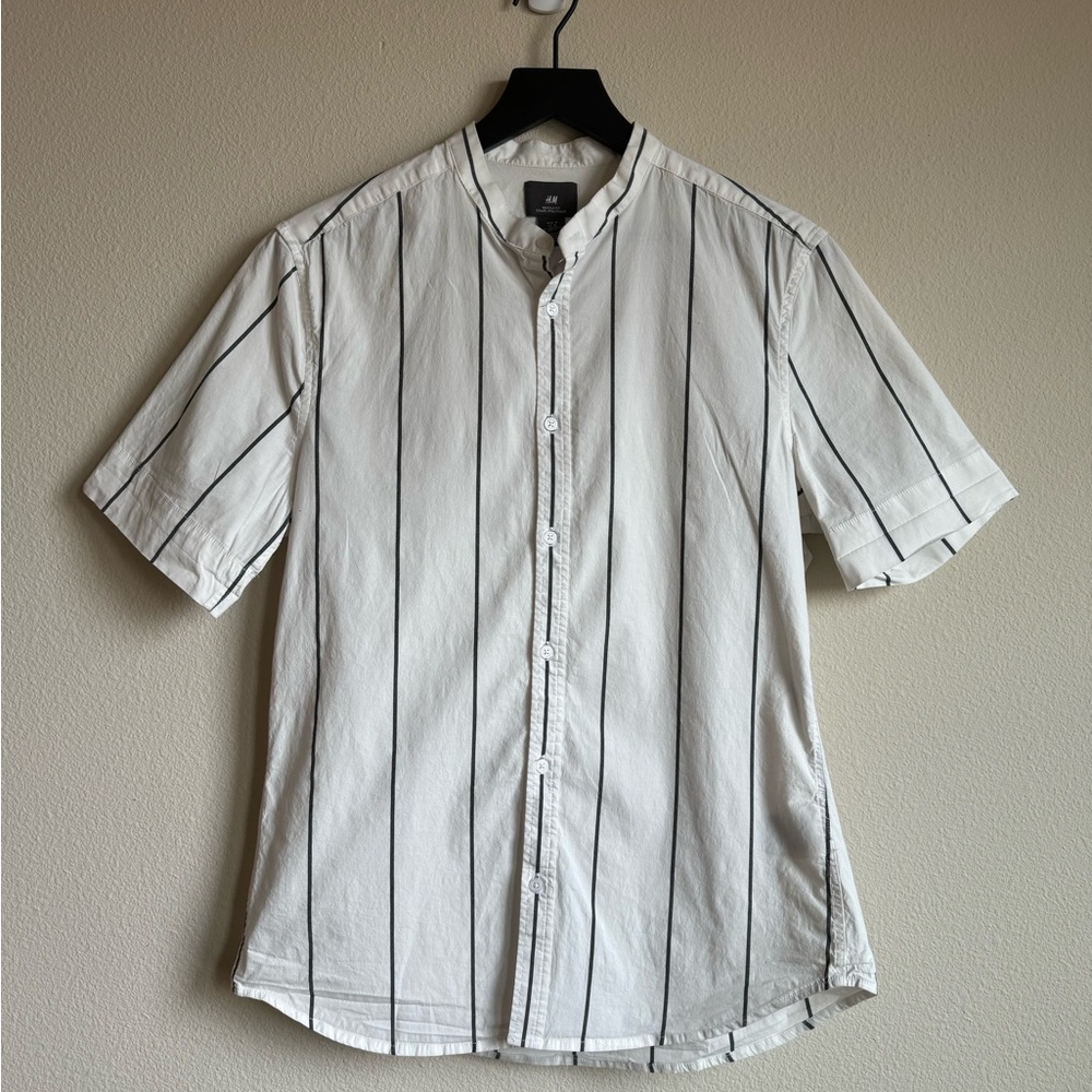 H&M Muscle Fit Short Sleeve Button Down